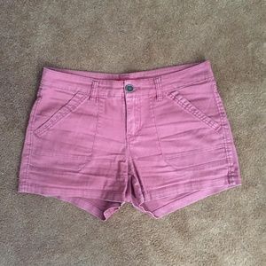Light red casual shorts